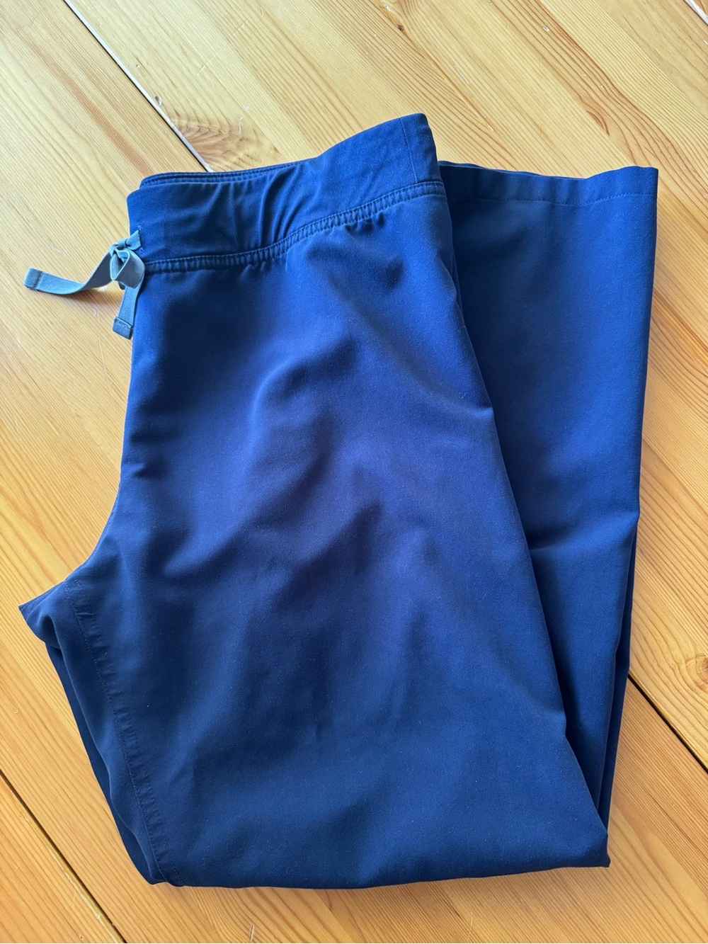 FIGS Livingston Scrub Pants in Navy Size Medium Petite
